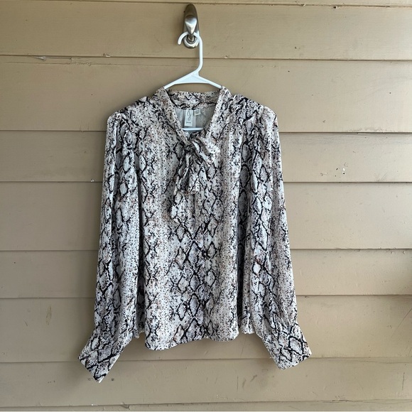 Joie Snakeskin Long Sleeve Button Down Blouse - Size M - Office Career Modest - Picture 1 of 7